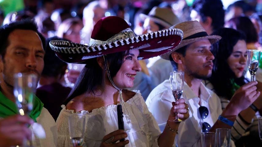México logra récord Guinness de la cata de tequila más grande del mundo
