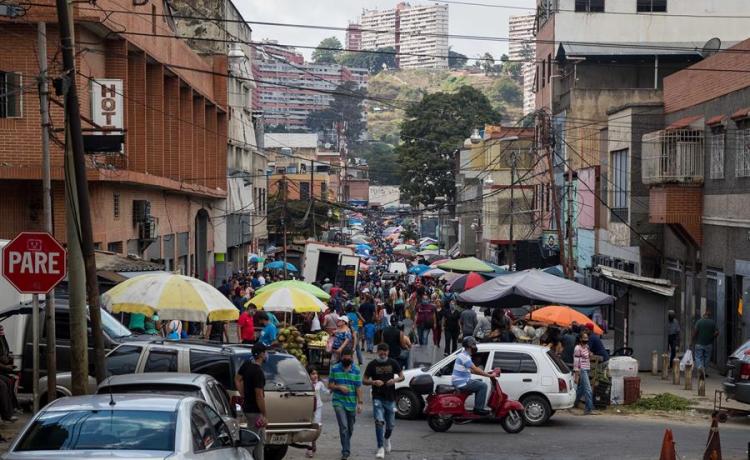 Entre malos augurios y esperanza, la economía venezolana frente al 2021