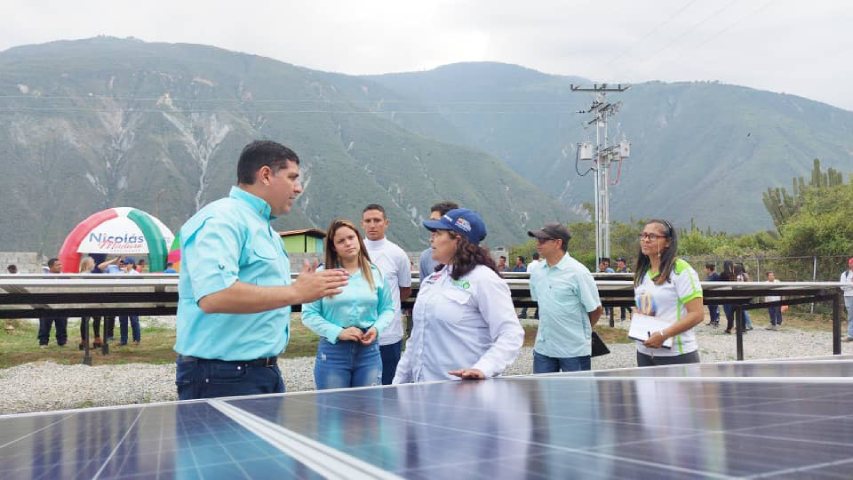 Inauguran la primera planta pública de placas solares en Venezuela