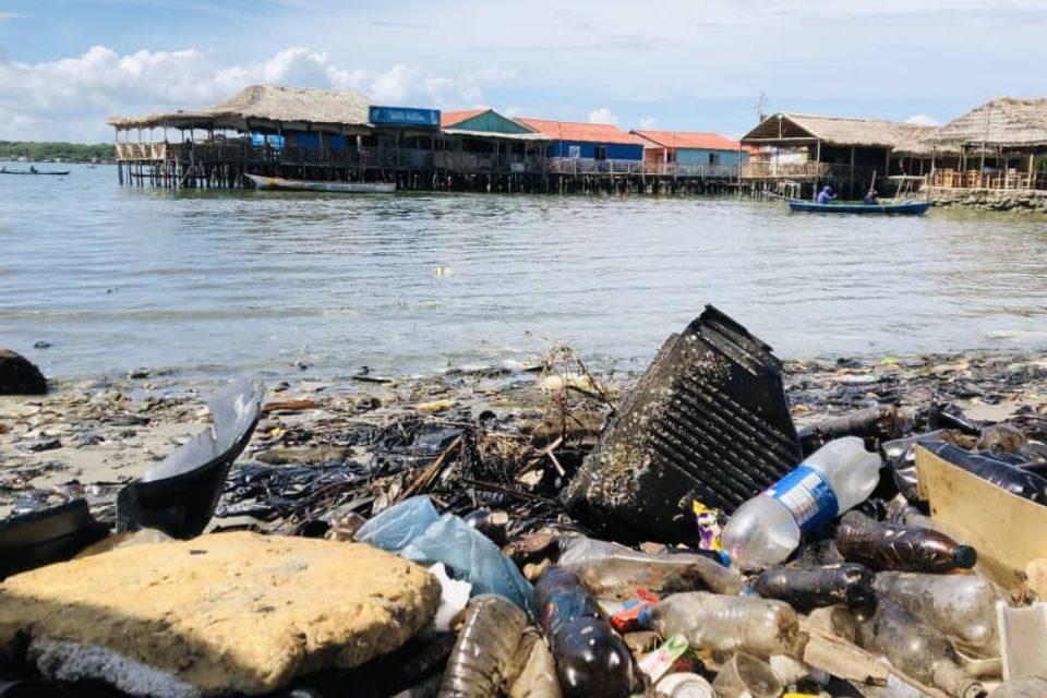 Contaminación del Lago de Maracaibo fomenta crisis de salud, alimentación y de turismo