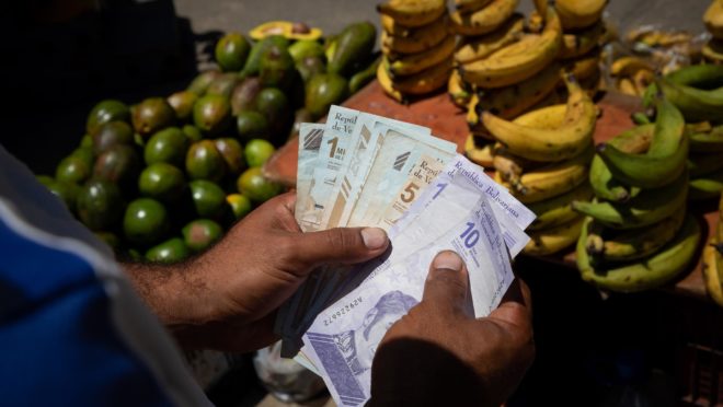 El salario mínimo en Venezuela no llega ni a cuatro dólares, revela balance mensual del Cendas-FVM