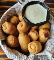 El deseo de compartir su gastronomía y, al mismo tiempo, generar ingresos