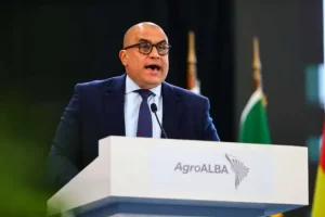Ministro de Pesca y Acuicultura, Juan Carlos Loyo, durante su intervención en la inauguración de la Primera Expo AgroAlba 2025. Foto AVN