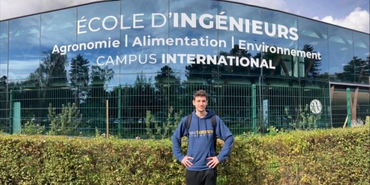 Flamante ingeniero agrónomo, Manuel Rubio trabaja como investigador en Francia Flamante ingeniero agrónomo, Manuel Rubio trabaja como investigador en Francia