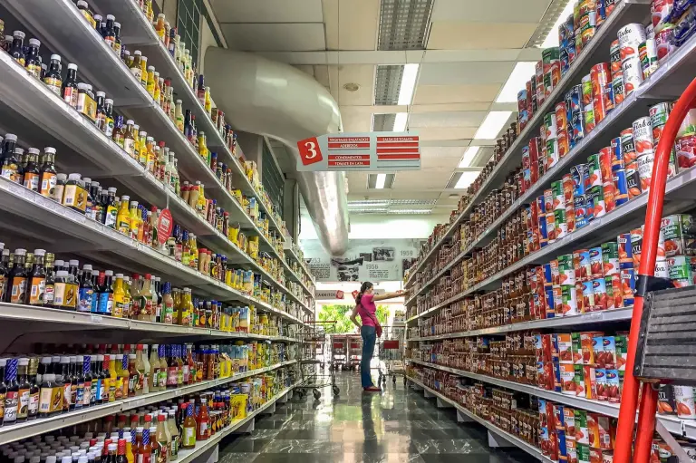 El 72% de los hogares venezolanos decide la marca de los productos antes de comprar, según estudio