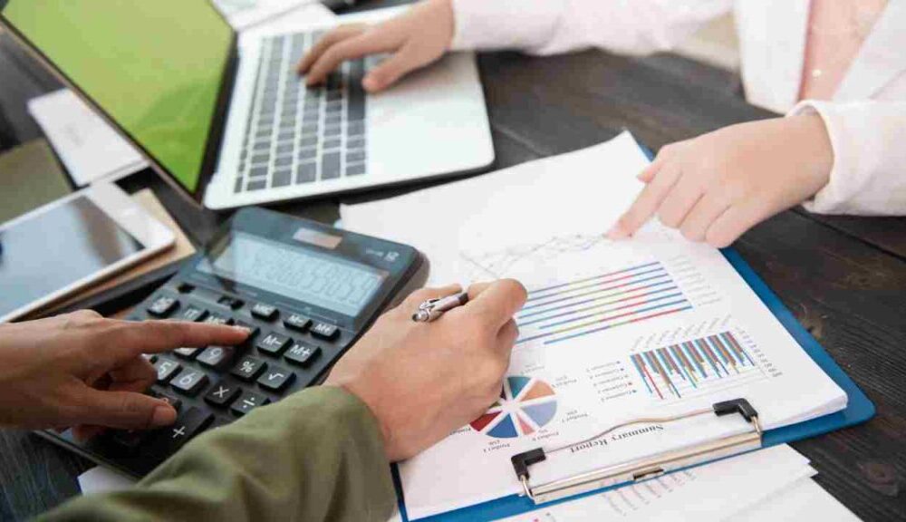 Experto del sector tributario propone aliviar la carga de impuestos