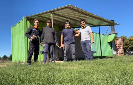 “Transformamos mierda en ‘oro’ biológico. La idea y el objetivo es ir por todo el mundo“, resumió, con crudeza