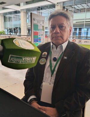 El Dr. Rafael Javier Rodríguez, meteorólogo y profesor de la UCLA