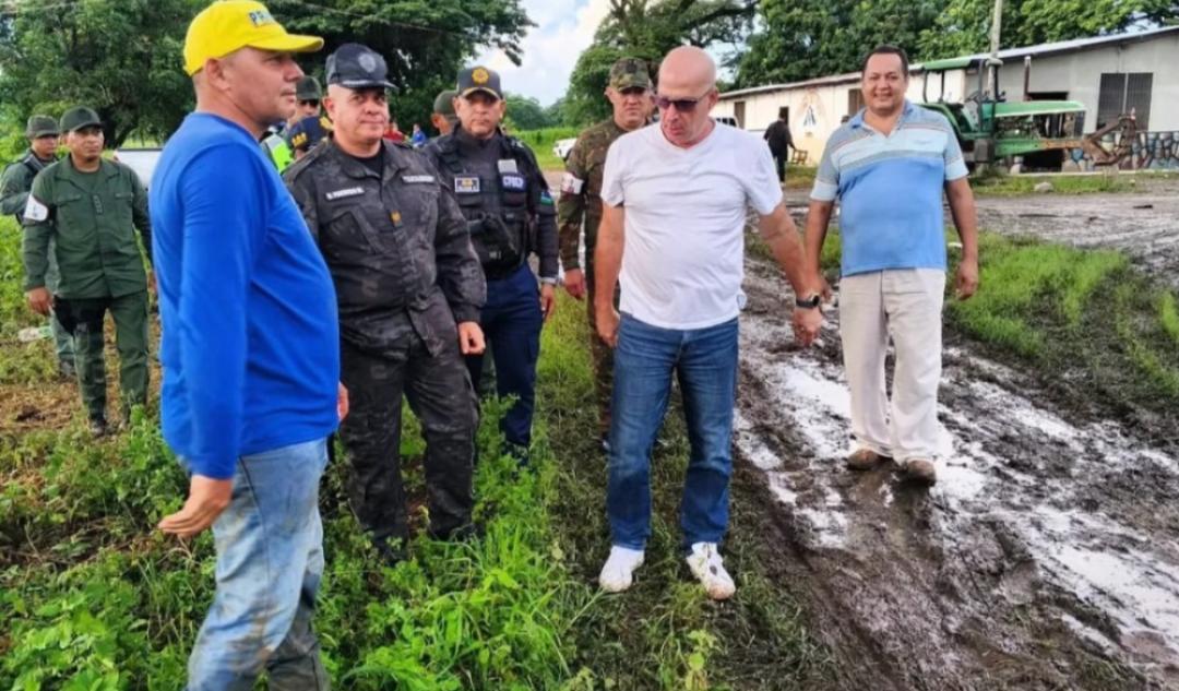 Gremios unidos logran desalojo pacífico de fincas invadidas