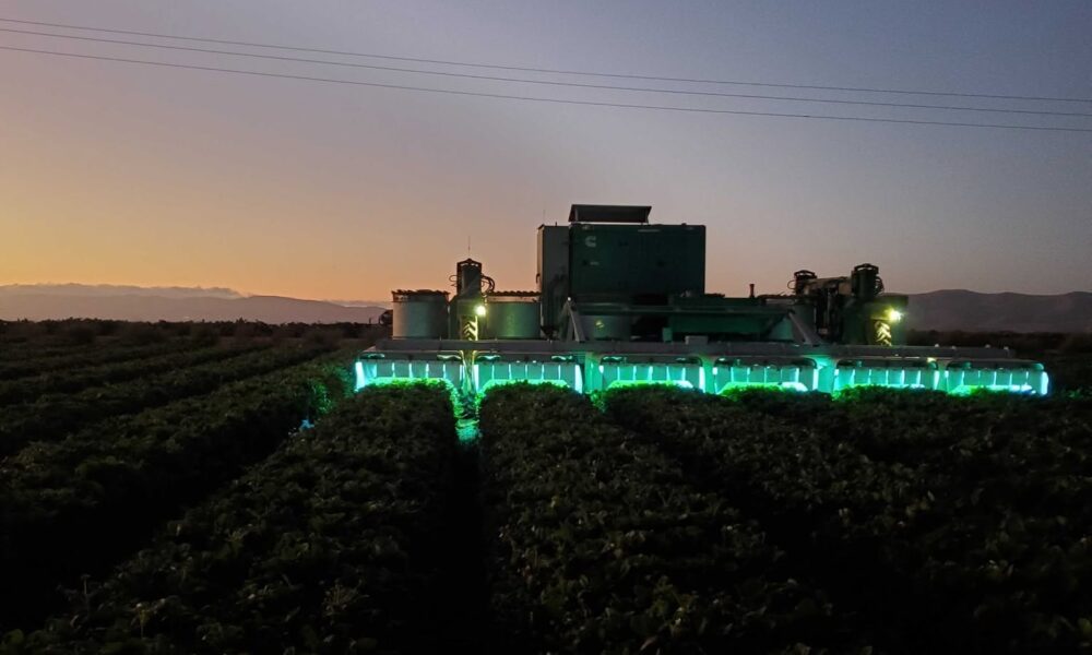 Tractores estadounidenses usan luz UV para eliminar plagas sin químicos