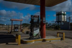 Se le suma el costo del combustible (con precios entre $0.80 y $0.92 por litro según la zona