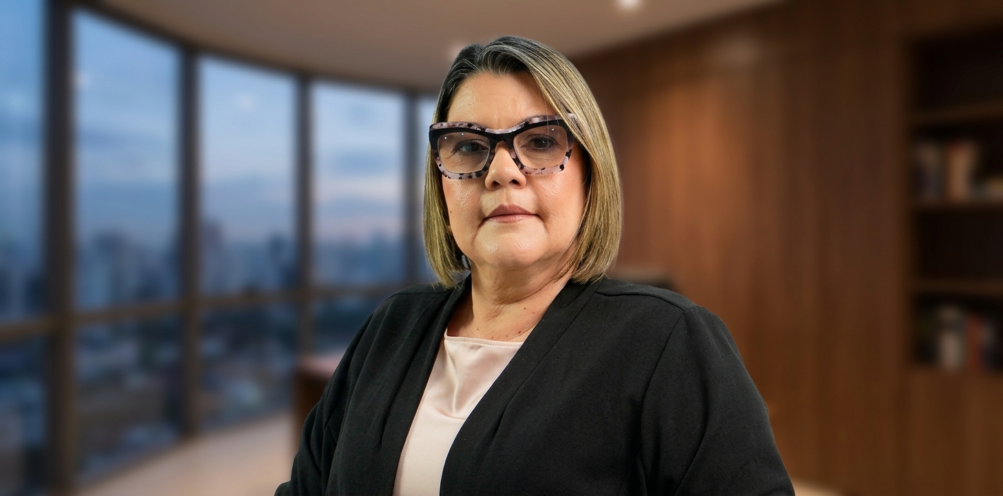 Dra. Yasenka Almeida, abogada laboralista, consultora y mentora organizacional con 18 años optimizando el capital humano productivo nacional.